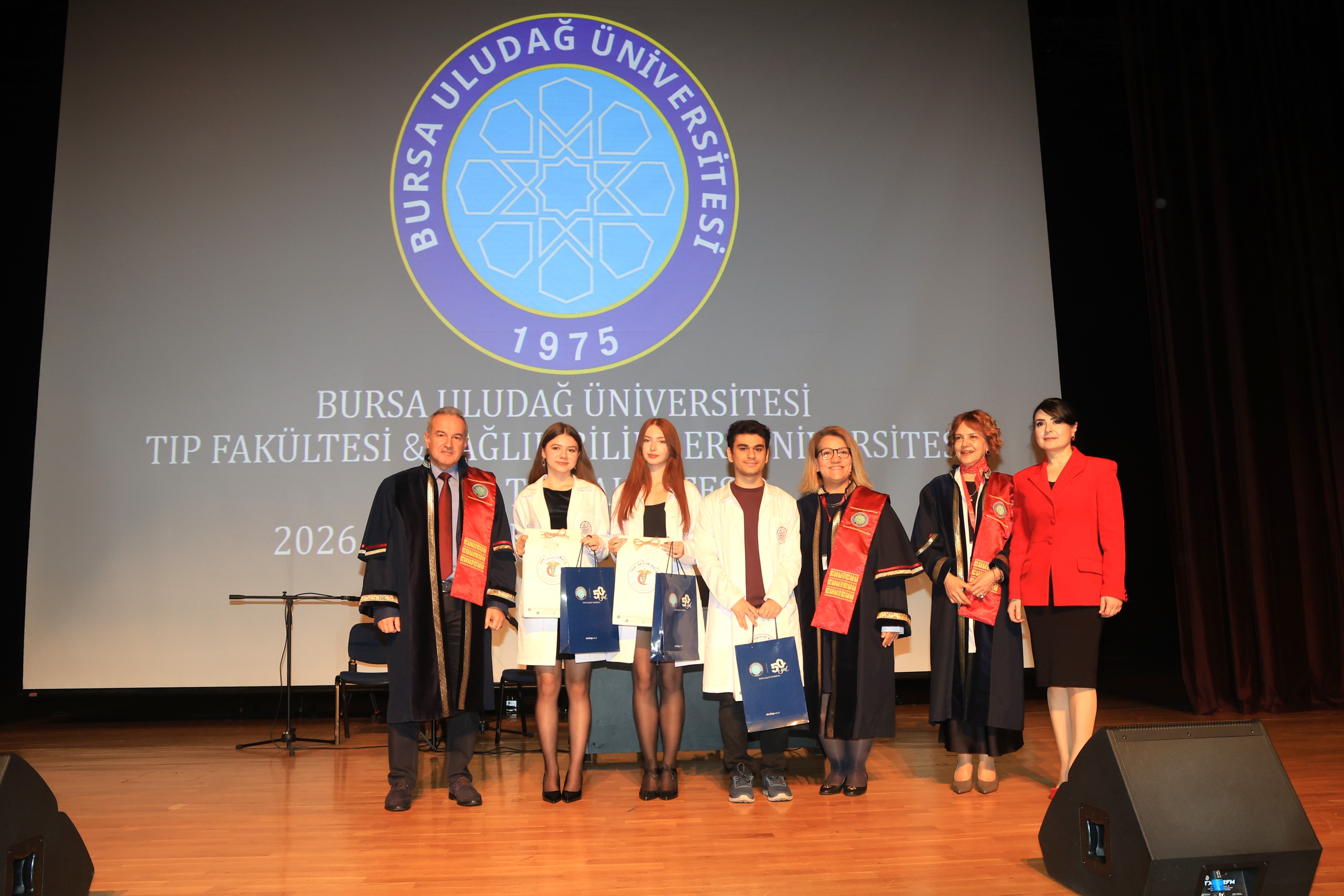 Hekim adayları beyaz önlüklerini giydi